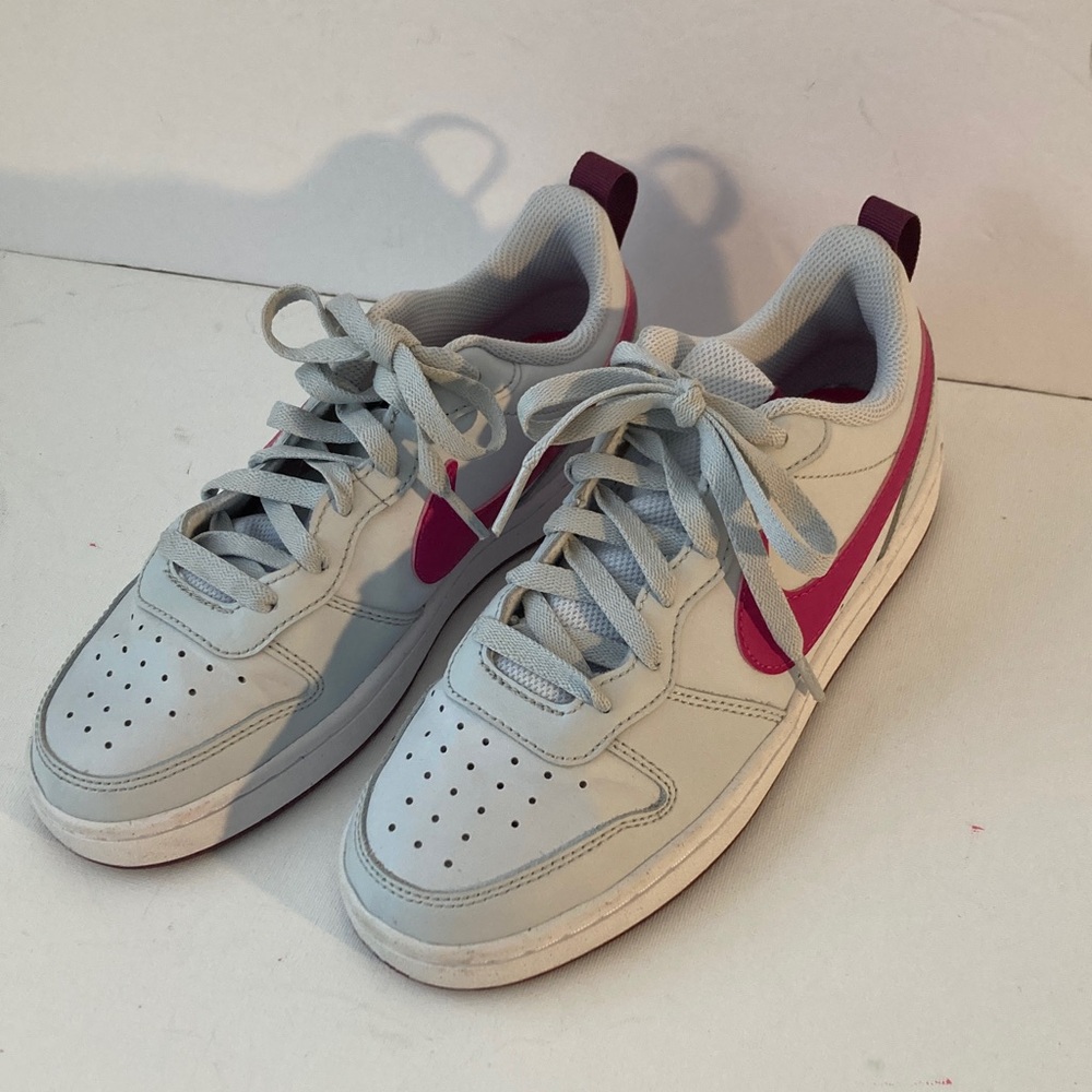 Nike Court Boroughs low 2 Platinum and Pink Athletic Size 5Y Sneakers